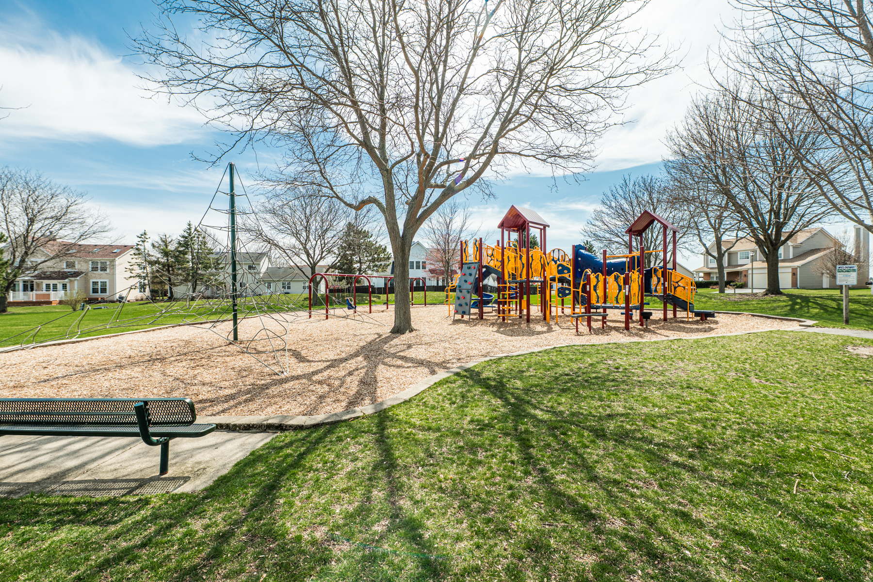  Beautifully Maintained Storybook Home - 物件實景