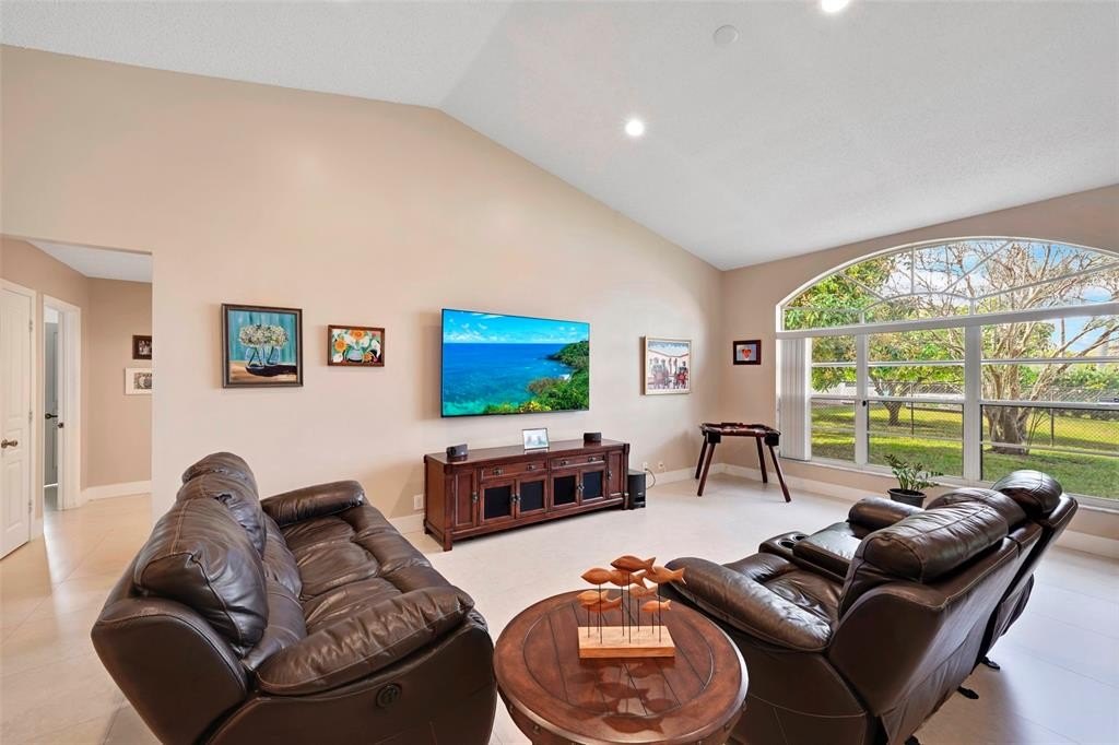 Davie, Florida, 33324, United States, 4 Bedrooms Bedrooms, ,3 BathroomsBathrooms,Residential,For Sale,1975060