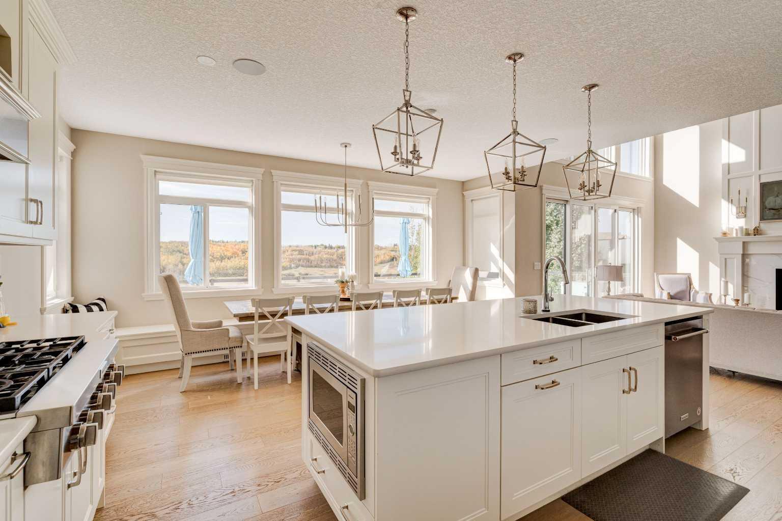 CALGARY, Alberta, T2X 2E1, CA, 4 Bedrooms Bedrooms, ,3 BathroomsBathrooms,Residential,For Sale,1987816