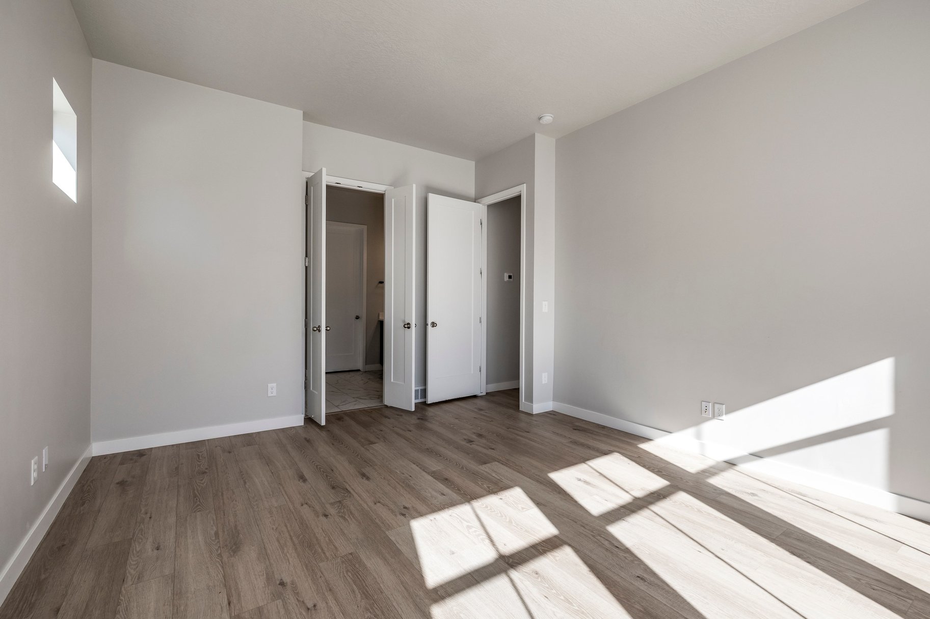  Beautiful Daybreak Home with Space, Style & a Private Backyard - 物件實景