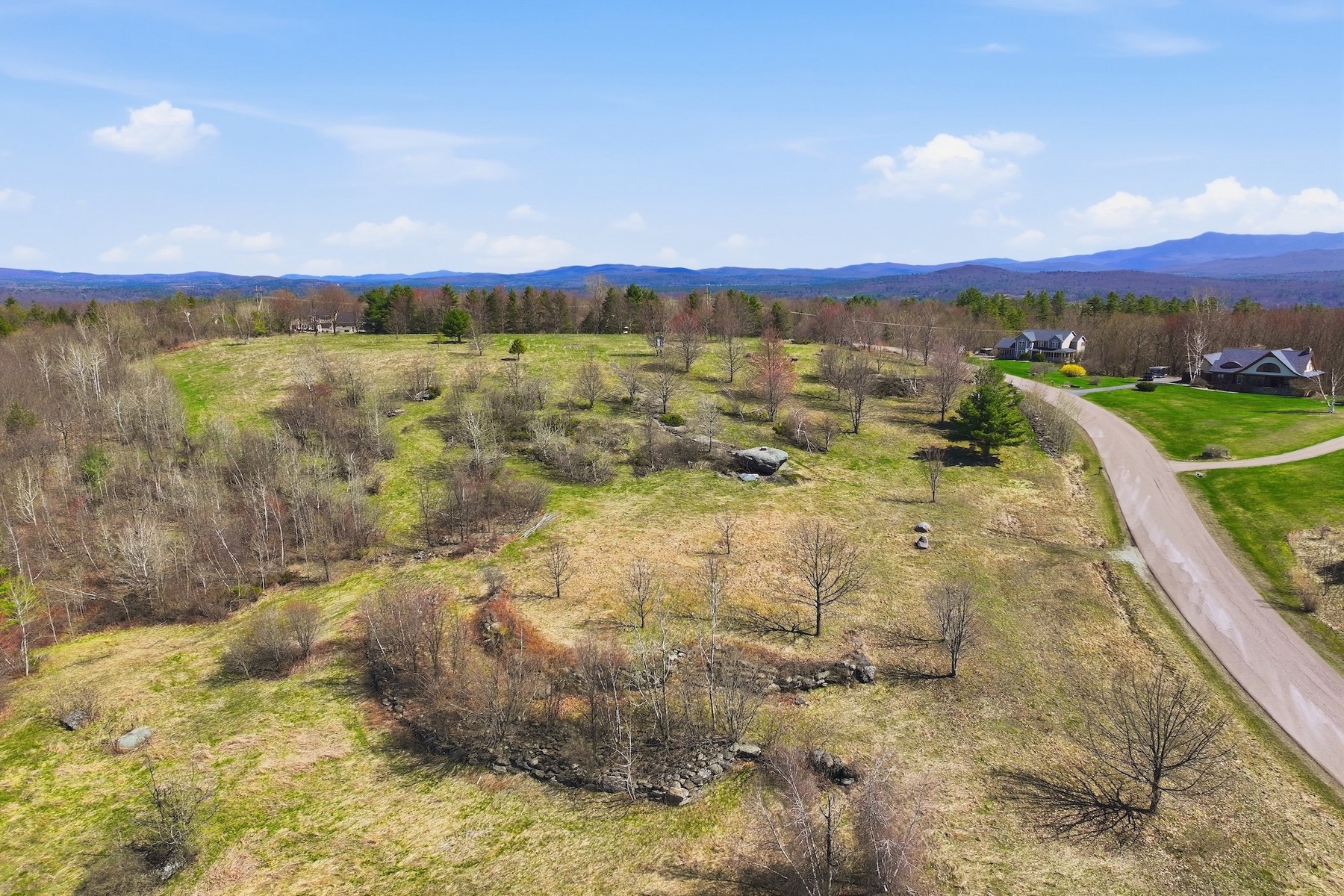  351 Ledgewood Drive - 物件實景