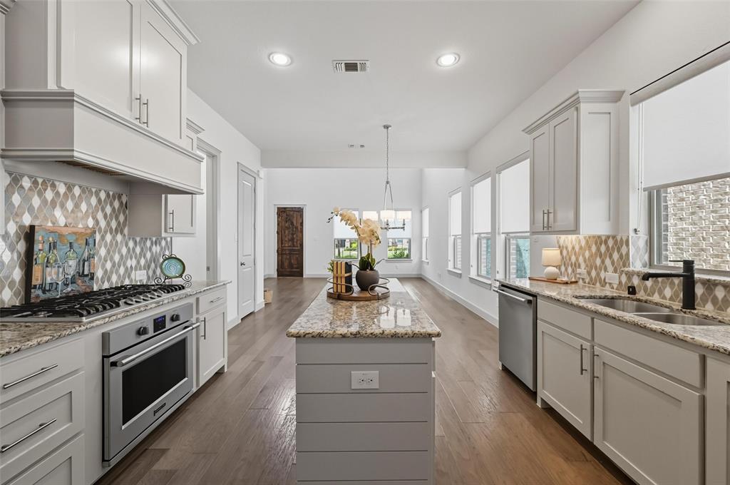 Arlington, Texas, 76005, United States, 4 Bedrooms Bedrooms, ,4 BathroomsBathrooms,Residential,For Sale,1963930