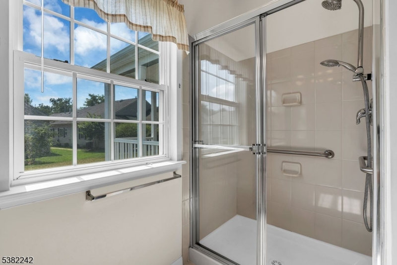 Franklin Twp., New Jersey, 08873, United States, 2 Bedrooms Bedrooms, ,2 BathroomsBathrooms,Residential,For Sale,1950059