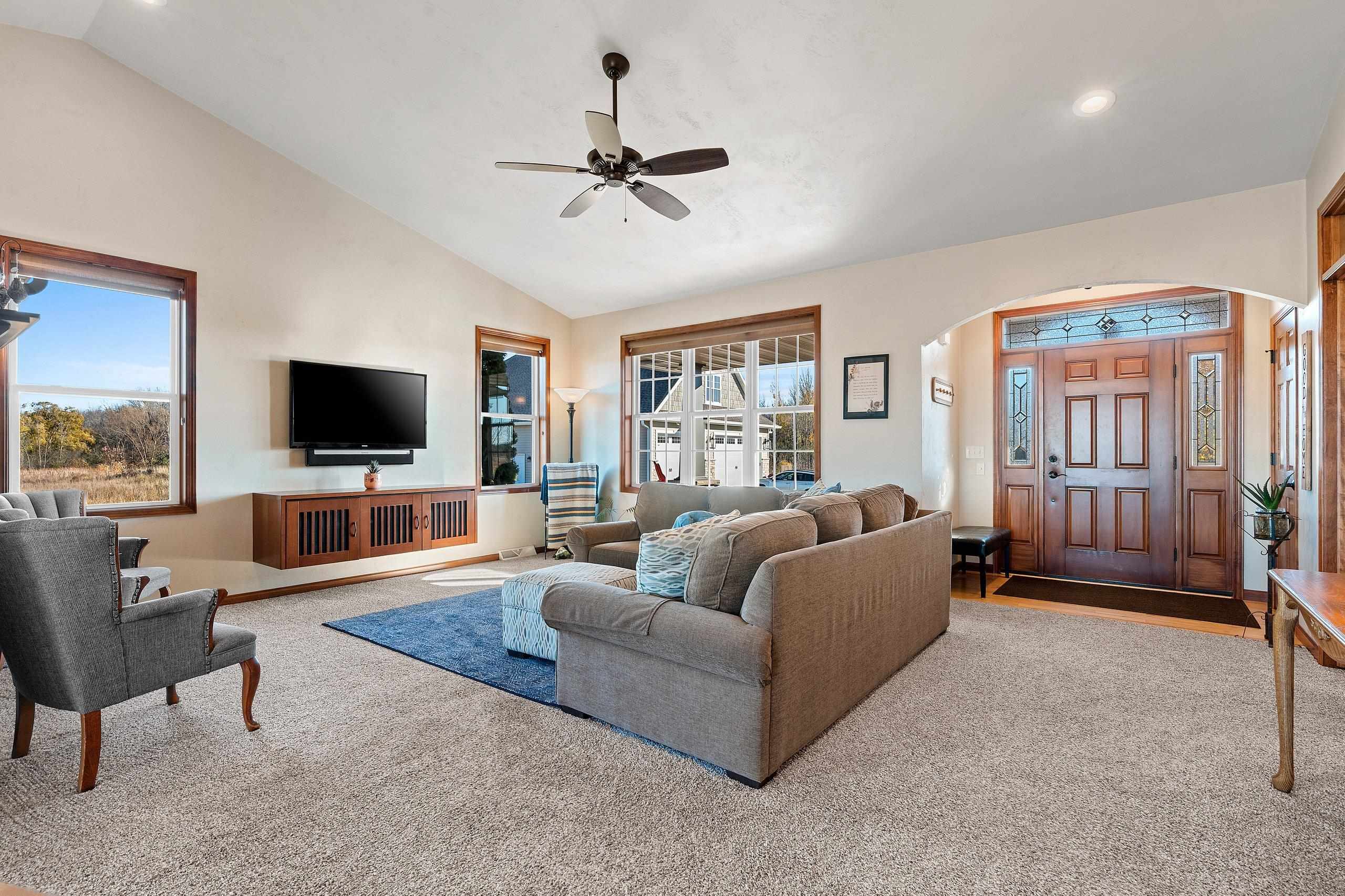 NEENAH, Wisconsin, 54956, United States, 3 Bedrooms Bedrooms, ,3 BathroomsBathrooms,Residential,For Sale,1986561