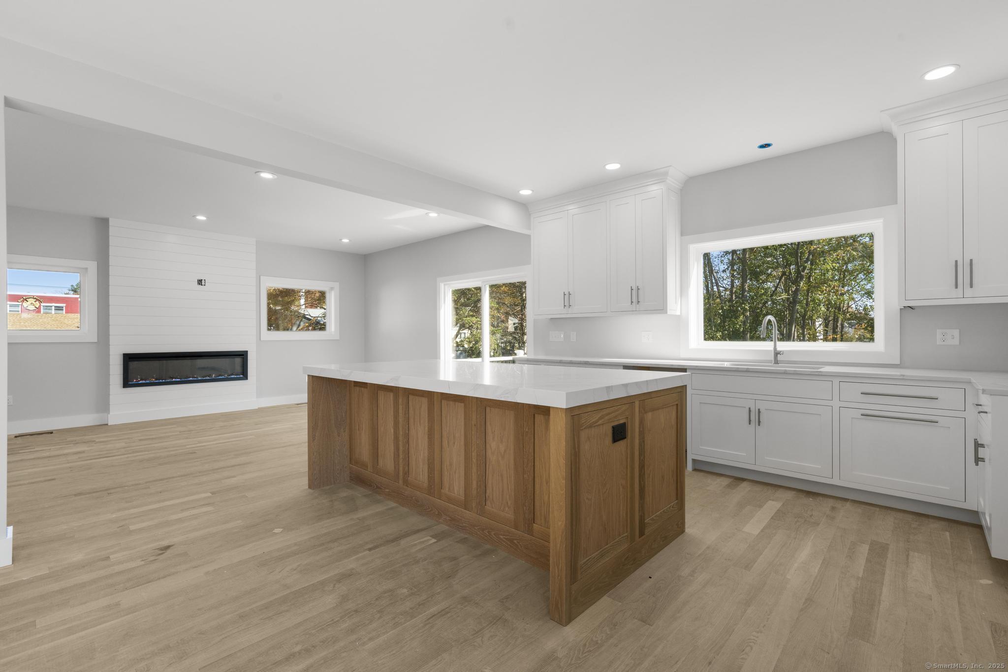 Milford, Connecticut, 06460, United States, 4 Bedrooms Bedrooms, ,4 BathroomsBathrooms,Residential,For Sale,1987652