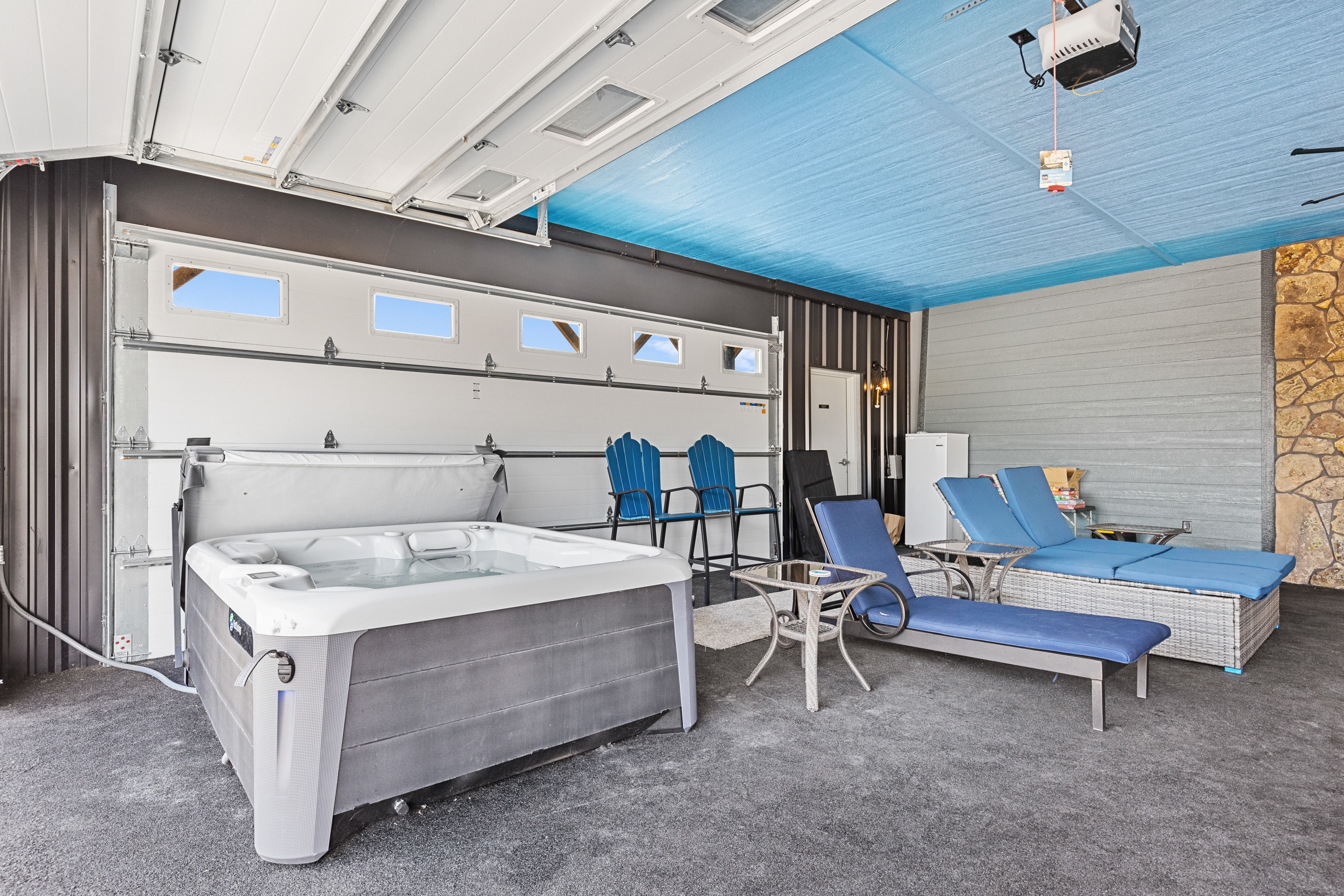 Hot Springs, South Dakota, 57747, United States, 6 Bedrooms Bedrooms, ,6 BathroomsBathrooms,Residential,For Sale,1978039