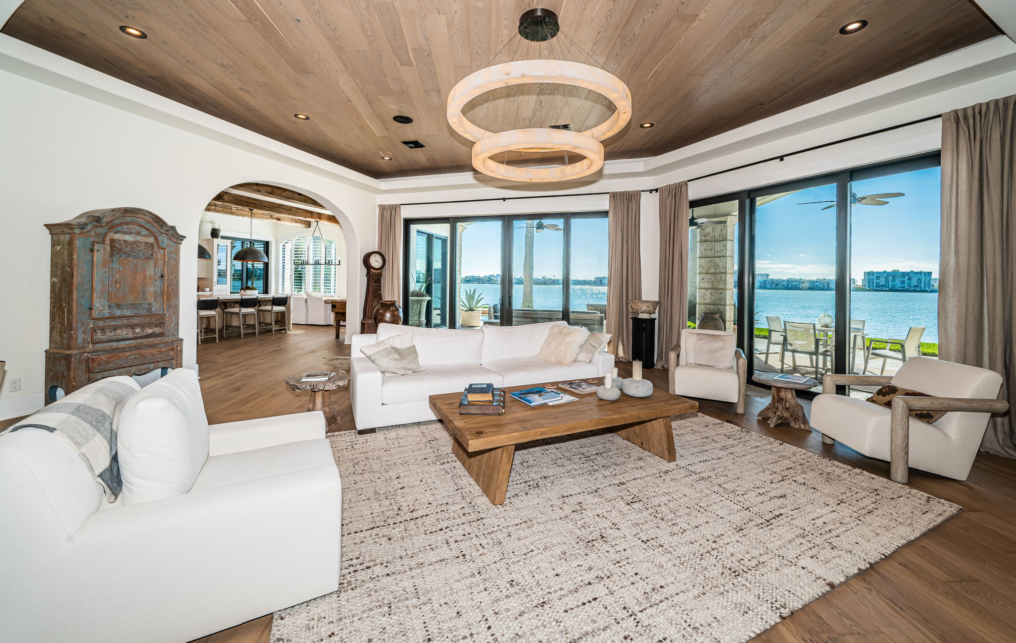 St Petersburg, Florida, 33707, United States, 5 Bedrooms Bedrooms, ,5 BathroomsBathrooms,Residential,For Sale,2007772