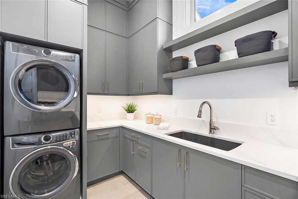 Naples, Florida, 34102, United States, 4 Bedrooms Bedrooms, ,6 BathroomsBathrooms,Residential,For Sale,2003055