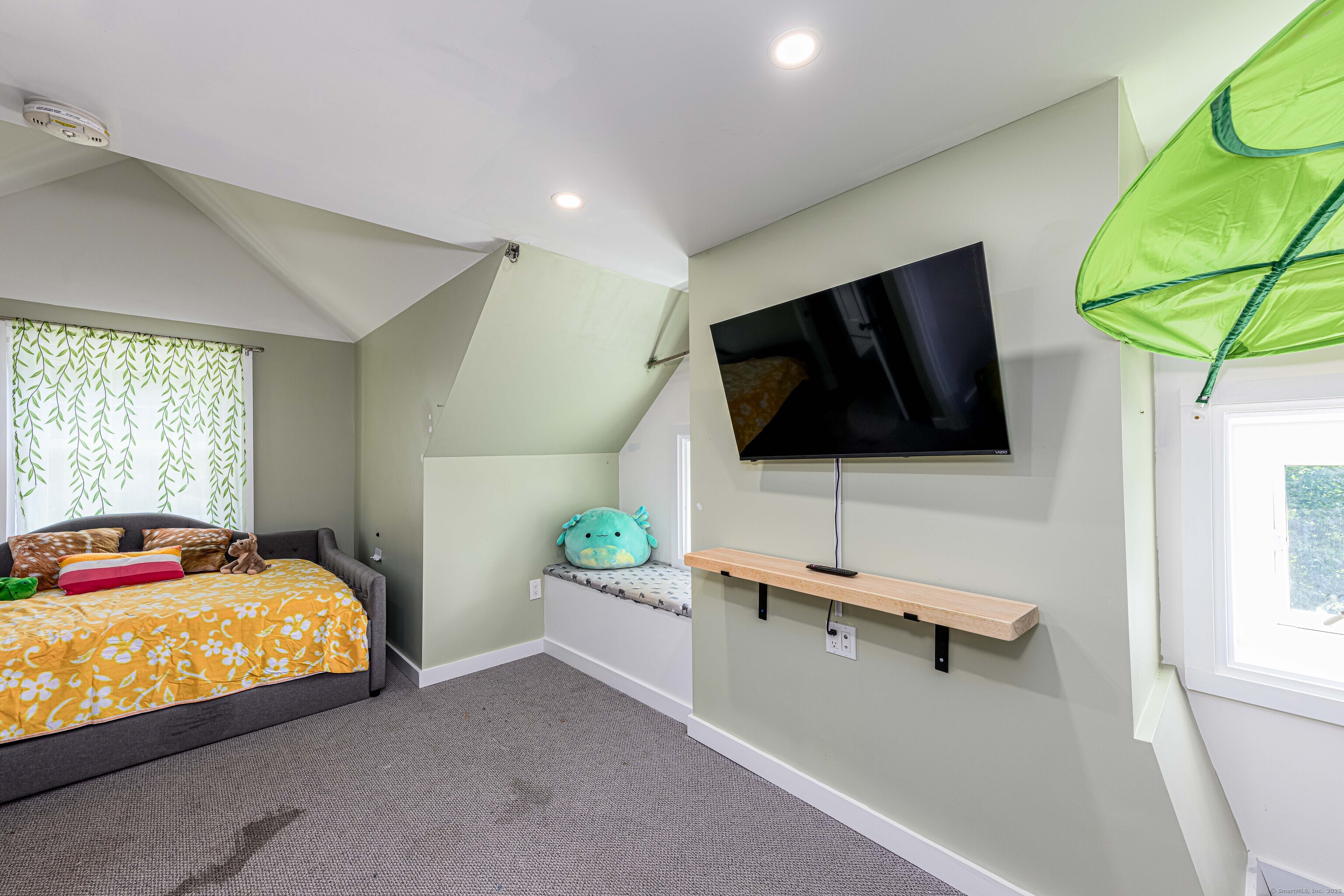 Bethany, Connecticut, 06524, United States, 4 Bedrooms Bedrooms, ,4 BathroomsBathrooms,Residential,For Sale,1911877