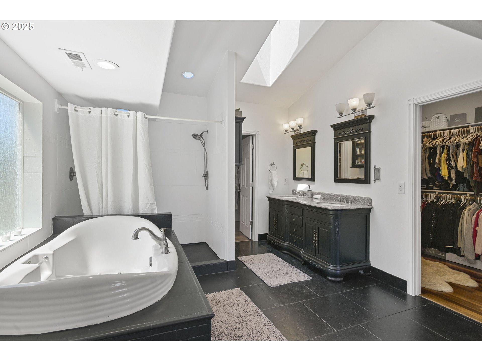 Vancouver, Washington, 98686, United States, 6 Bedrooms Bedrooms, ,3 BathroomsBathrooms,Residential,For Sale,1989368