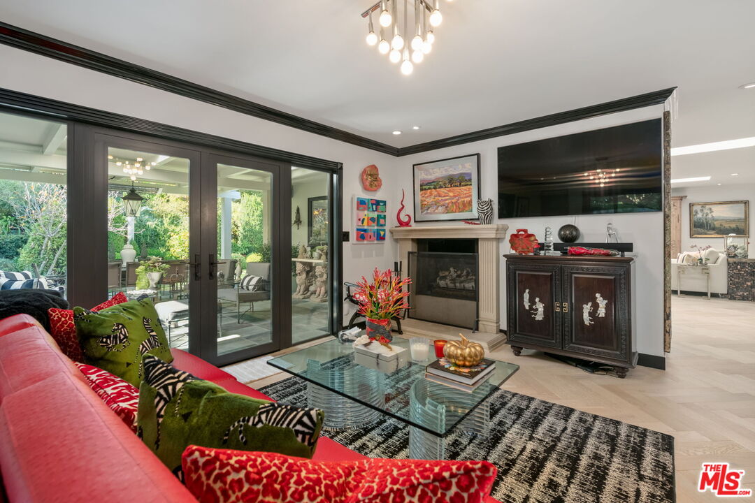 Los Angeles, California, 90049, United States, 4 Bedrooms Bedrooms, ,1 BathroomBathrooms,Residential,For Sale,1991602