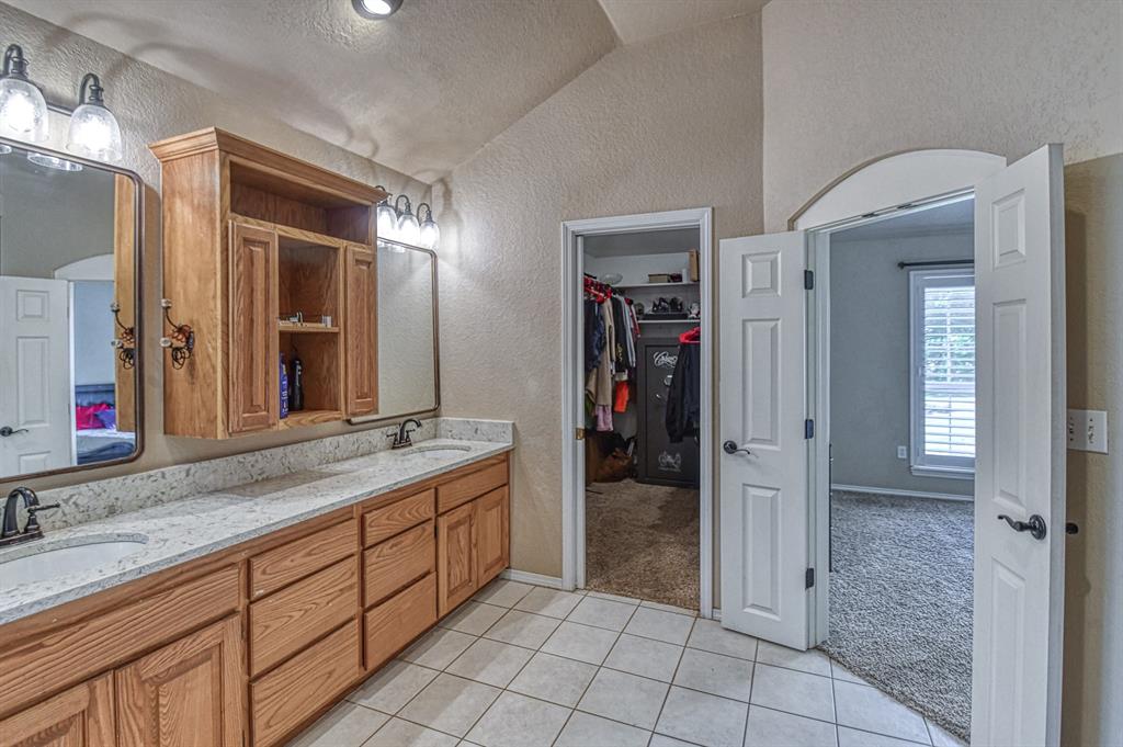 Noble, Oklahoma, 73068, United States, 6 Bedrooms Bedrooms, ,4 BathroomsBathrooms,Residential,For Sale,1978197