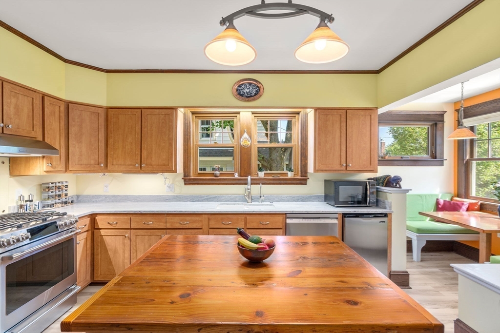 Holyoke, Massachusetts, 01040, United States, 4 Bedrooms Bedrooms, ,2 BathroomsBathrooms,Residential,For Sale,1939451