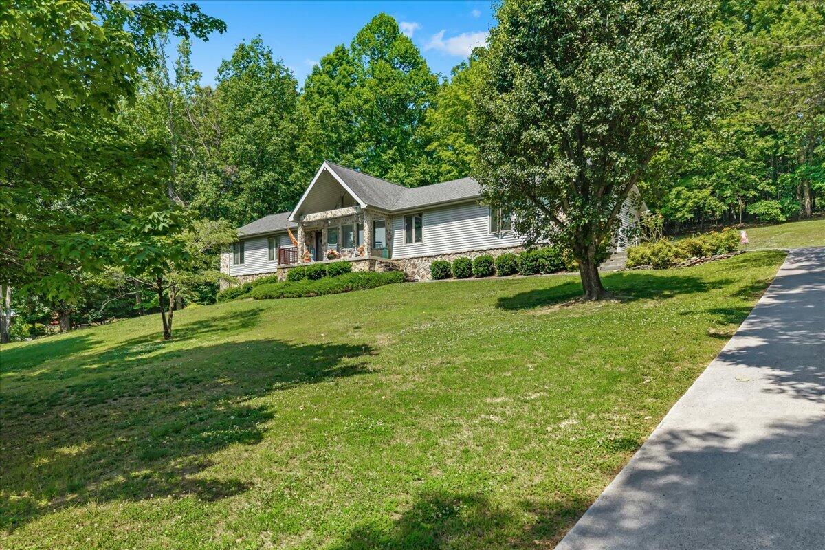 Riceville, Tennessee, 37370, United States, 3 Bedrooms Bedrooms, ,2 BathroomsBathrooms,Residential,For Sale,2048518