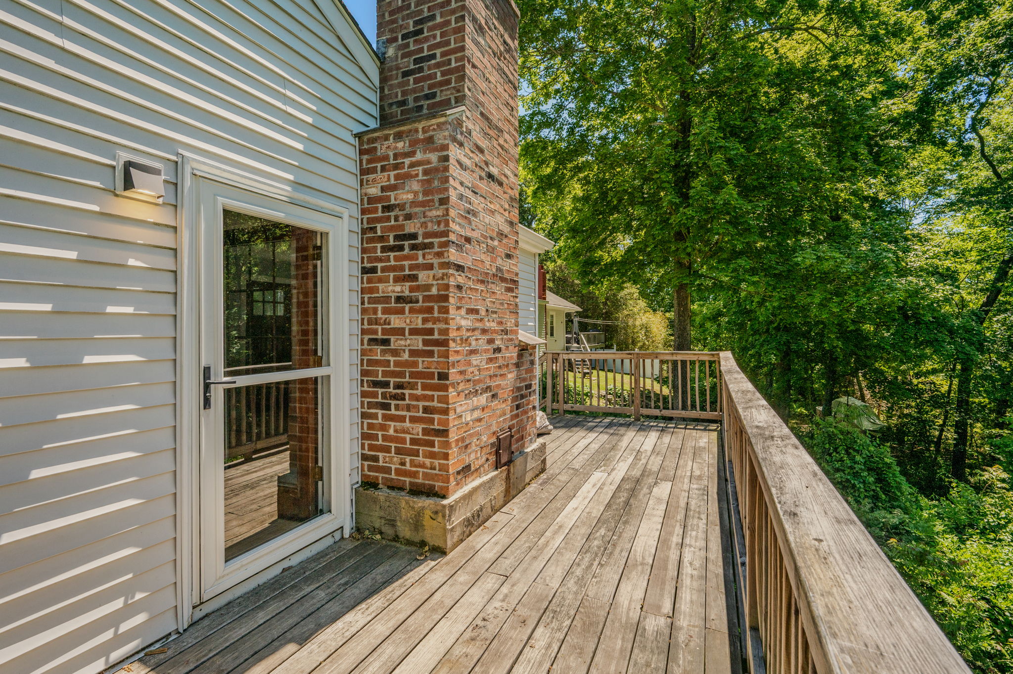  Find privacy and charm in this beautifully updated Waterford home. - 物件實景