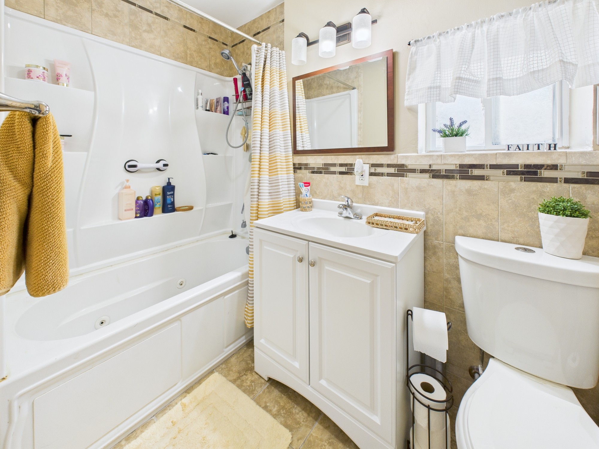 Bronx, New York, 10465, United States, 3 Bedrooms Bedrooms, ,3 BathroomsBathrooms,Residential,For Sale,1895148