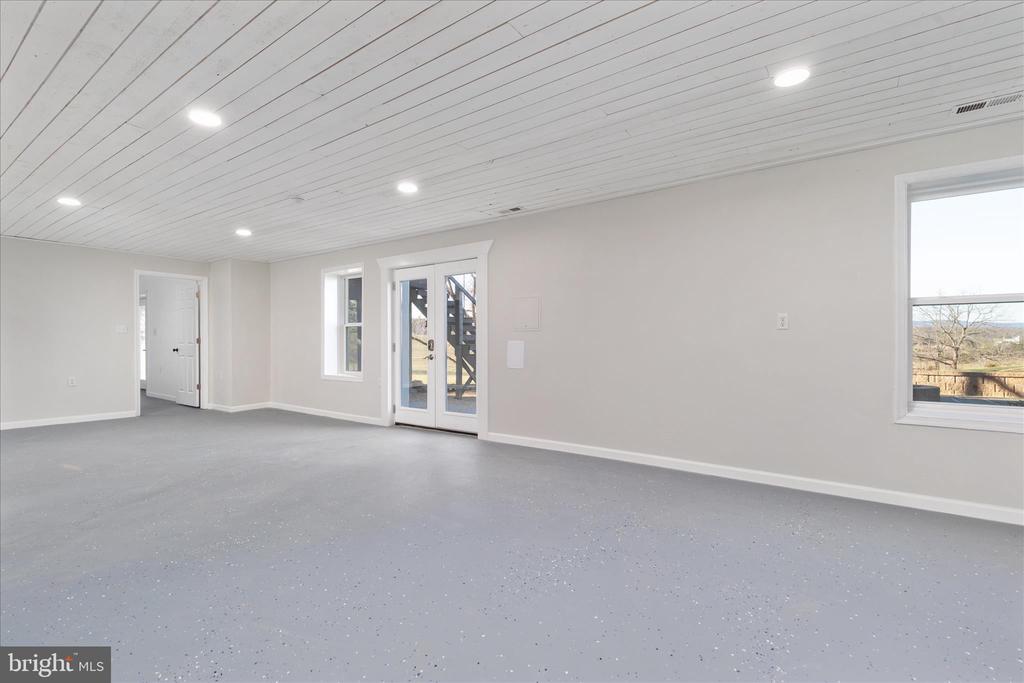 Winchester, Virginia, 22602, United States, 5 Bedrooms Bedrooms, ,5 BathroomsBathrooms,Residential,For Sale,2005998