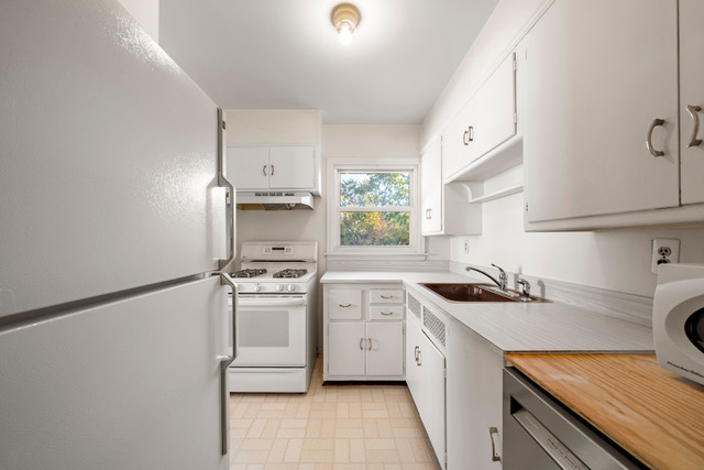 Fair Lawn, New Jersey, 07410, United States, 4 Bedrooms Bedrooms, ,2 BathroomsBathrooms,Residential,For Sale,1992454