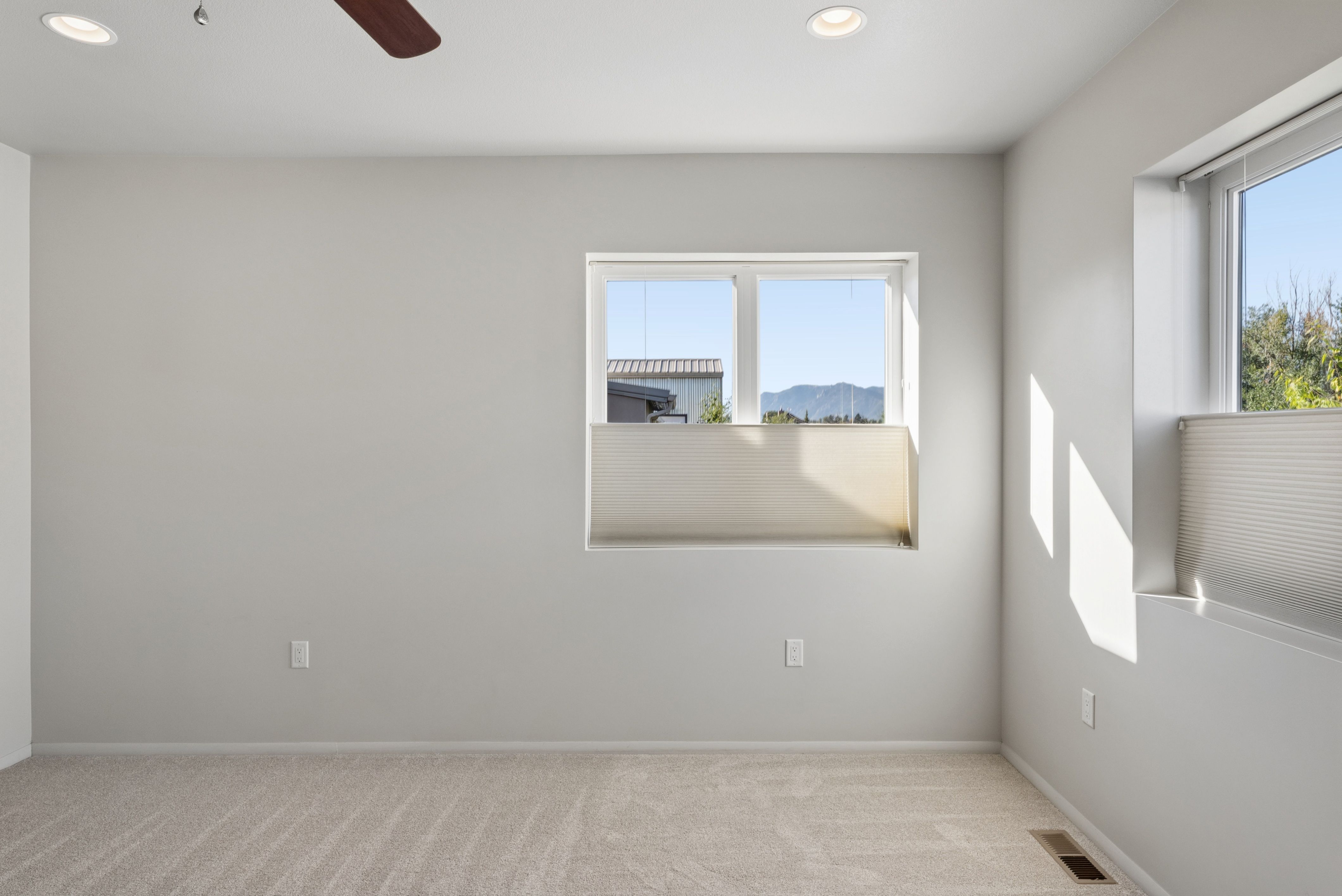  Architect-Designed Westside Home with Two Garages - 物件實景
