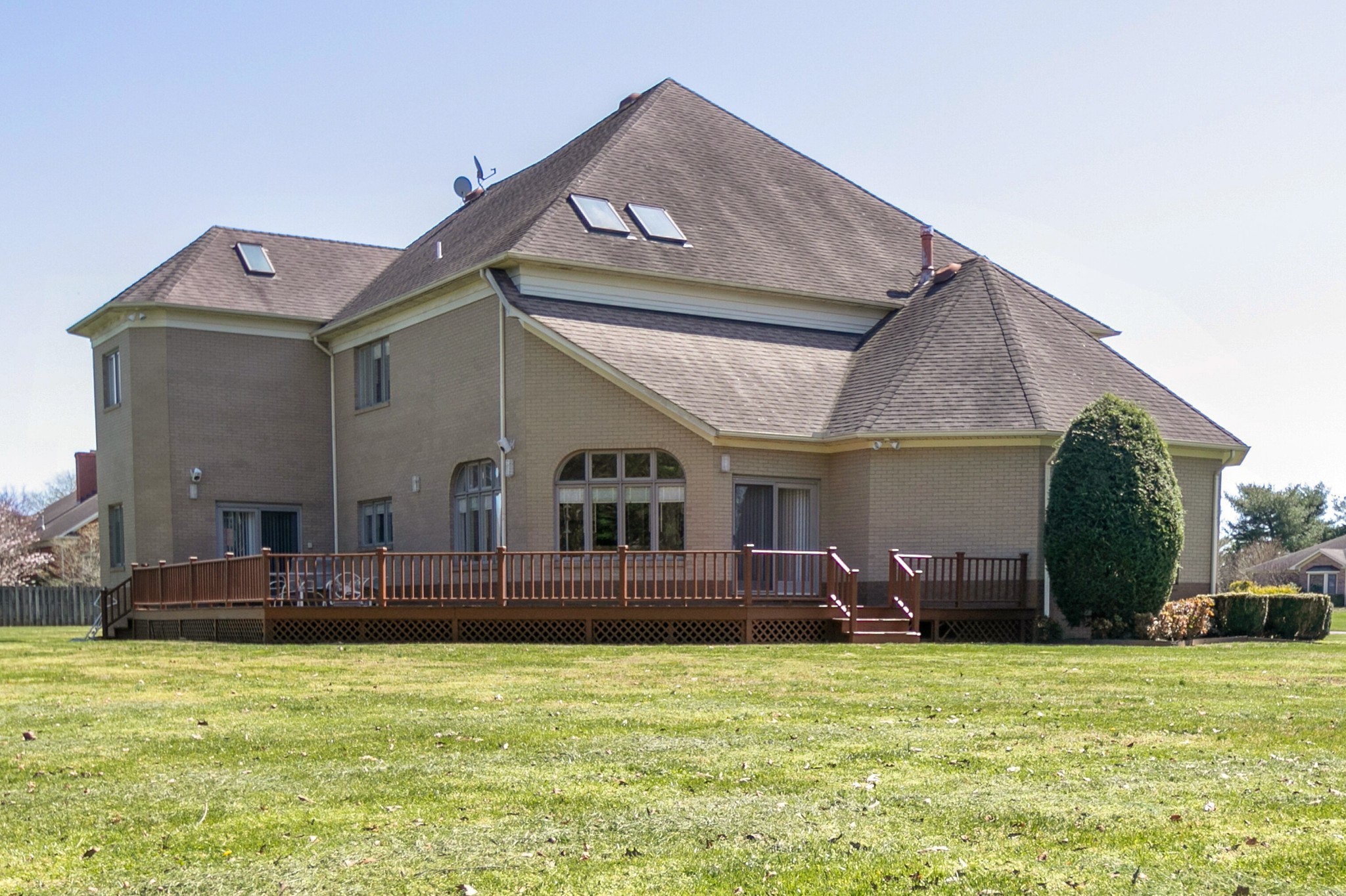 Lawrenceburg, Tennessee, 38464, United States, 4 Bedrooms Bedrooms, ,5 BathroomsBathrooms,Residential,For Sale,1925440