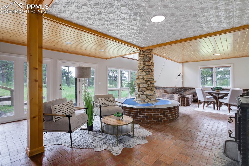Colorado Springs, Colorado, 80908, United States, 3 Bedrooms Bedrooms, ,1 BathroomBathrooms,Residential,For Sale,1836722