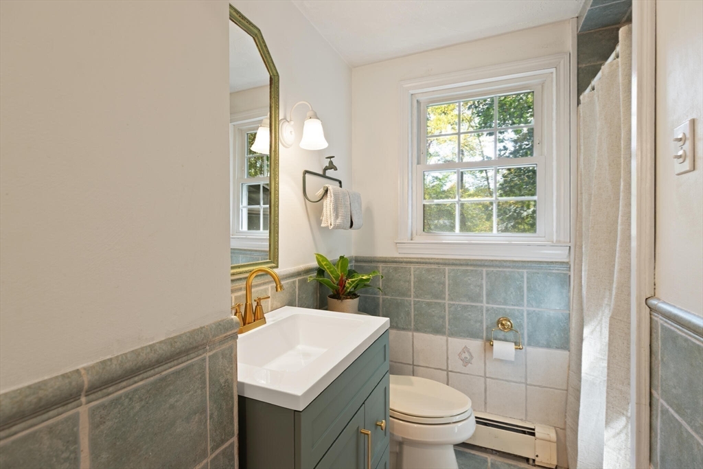 Easton, Massachusetts, 02356, United States, 3 Bedrooms Bedrooms, ,2 BathroomsBathrooms,Residential,For Sale,1960766