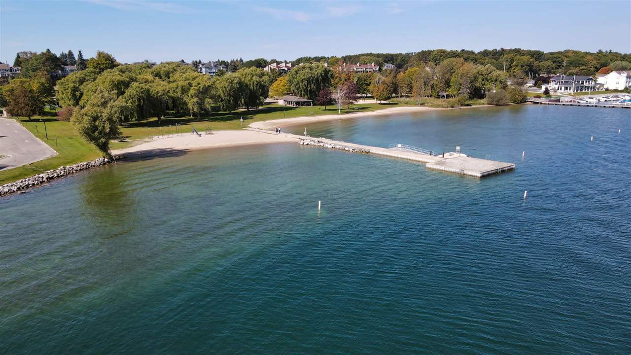 Charlevoix, Michigan, 49720, United States, 5 Bedrooms Bedrooms, ,5 BathroomsBathrooms,Residential,For Sale,1948614