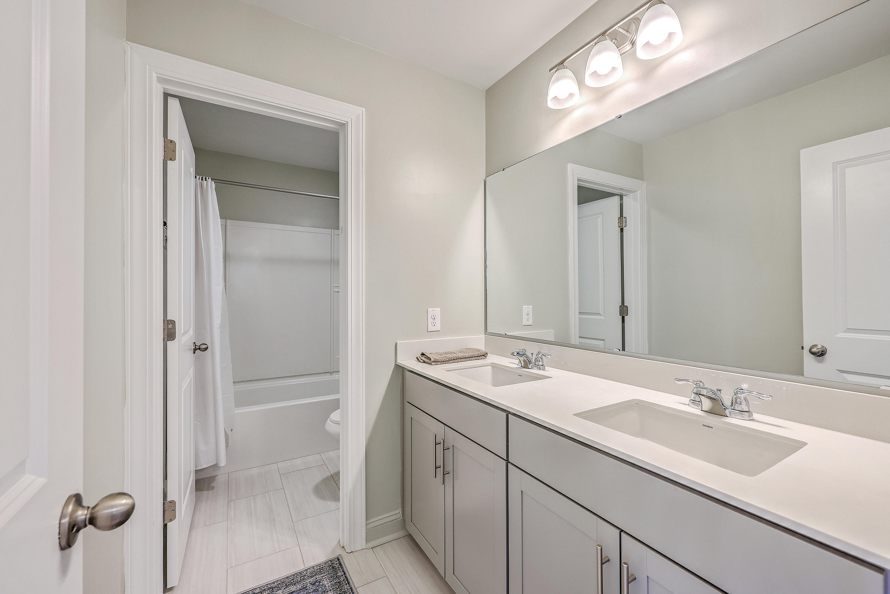 Summerville, South Carolina, 29483, United States, 4 Bedrooms Bedrooms, ,3 BathroomsBathrooms,Residential,For Sale,1928541