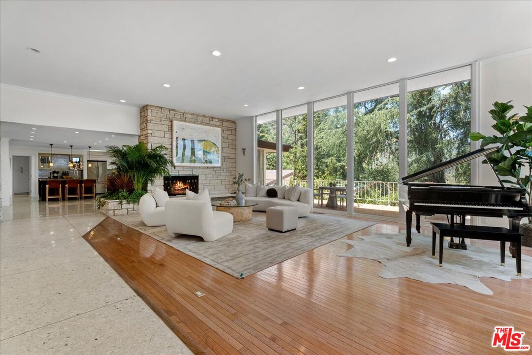 Los Angeles, California, 90077, United States, 4 Bedrooms Bedrooms, ,5 BathroomsBathrooms,Residential,For Sale,1862324
