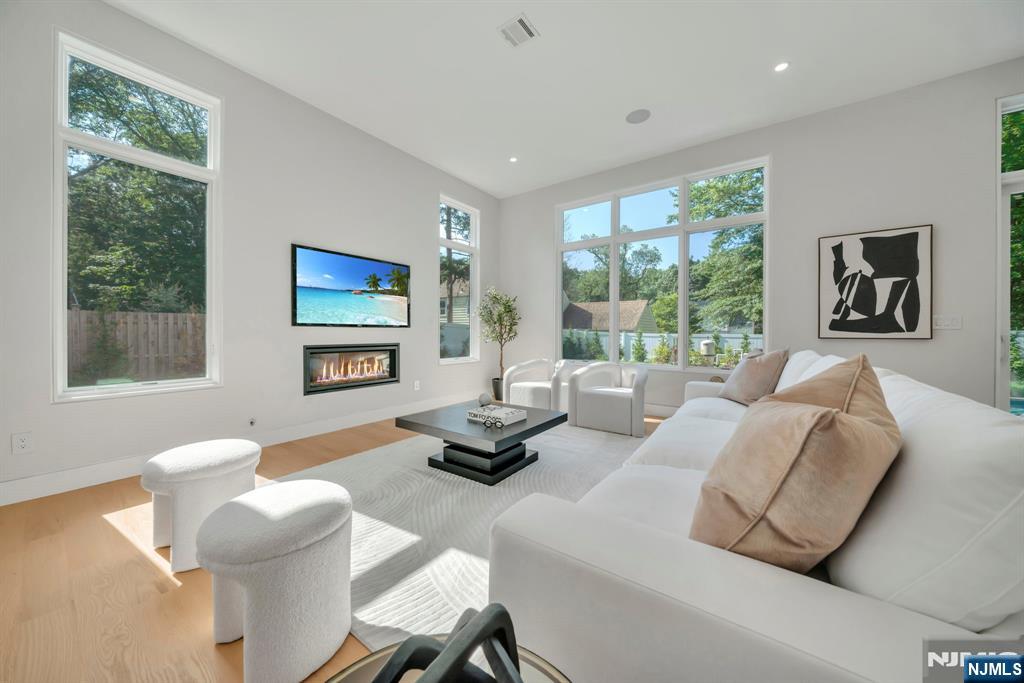 Tenafly, New Jersey, 07670, United States, 6 Bedrooms Bedrooms, ,6 BathroomsBathrooms,Residential,For Sale,1906714