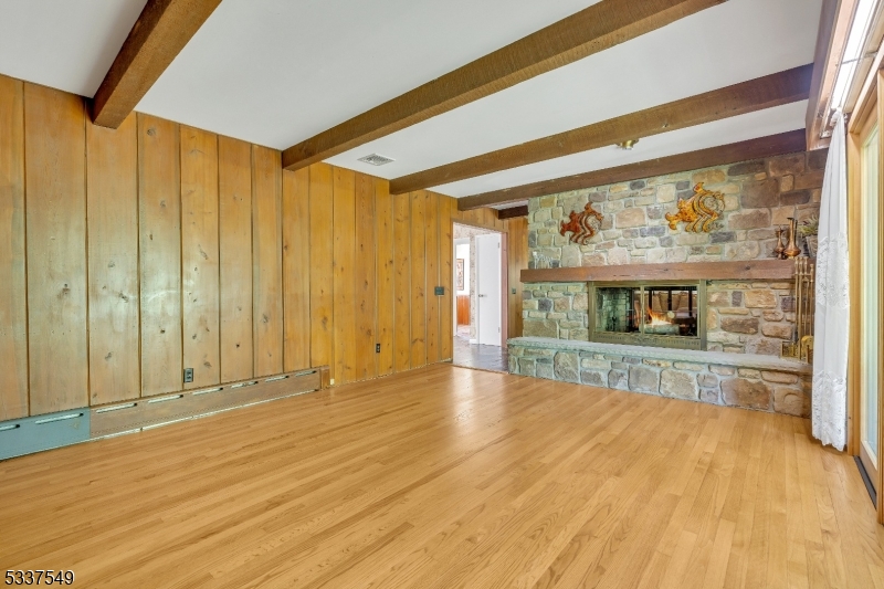 Raritan Twp., New Jersey, 08822, United States, 3 Bedrooms Bedrooms, ,2 BathroomsBathrooms,Residential,For Sale,1951157