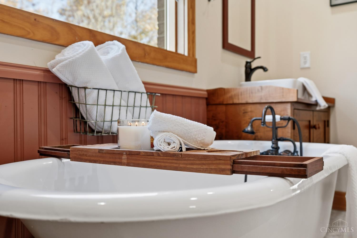 Wilmington, Ohio, 45177, United States, 6 Bedrooms Bedrooms, ,4 BathroomsBathrooms,Residential,For Sale,1989066