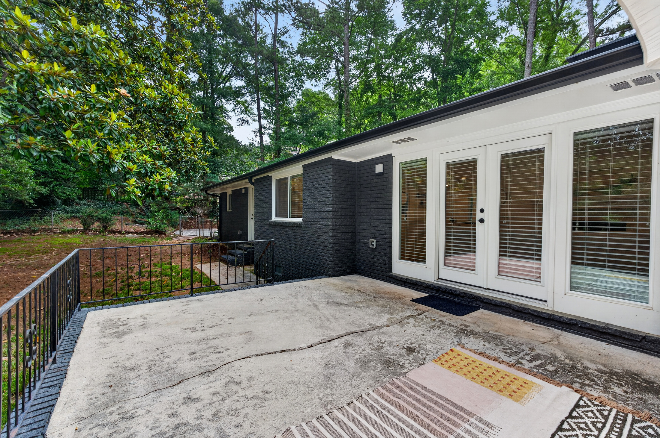  Completely Rebuilt from the Studs and Move-In Ready - 物件實景
