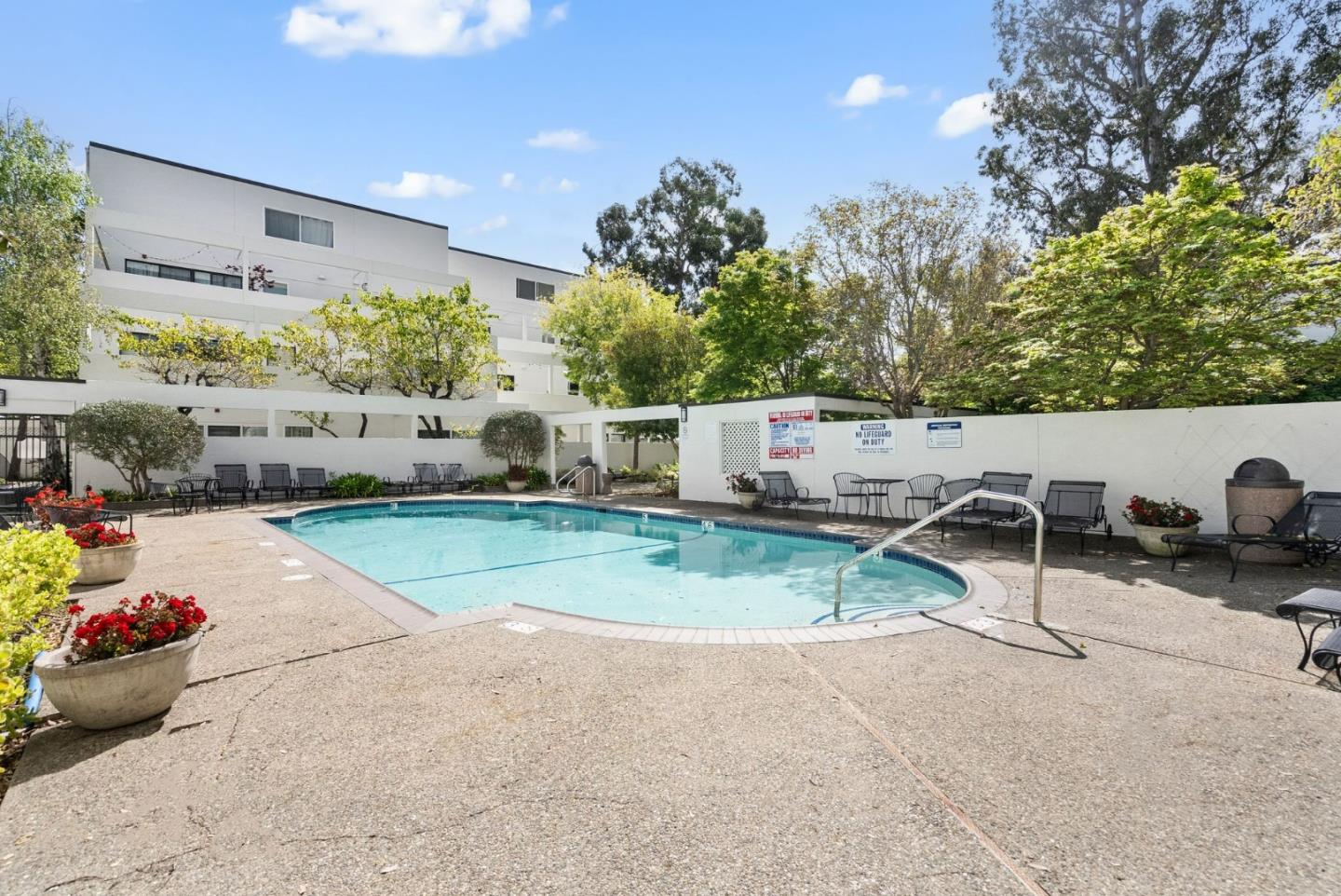 San Mateo, California, 94403, United States, 2 Bedrooms Bedrooms, ,1 BathroomBathrooms,Residential,For Sale,1947127