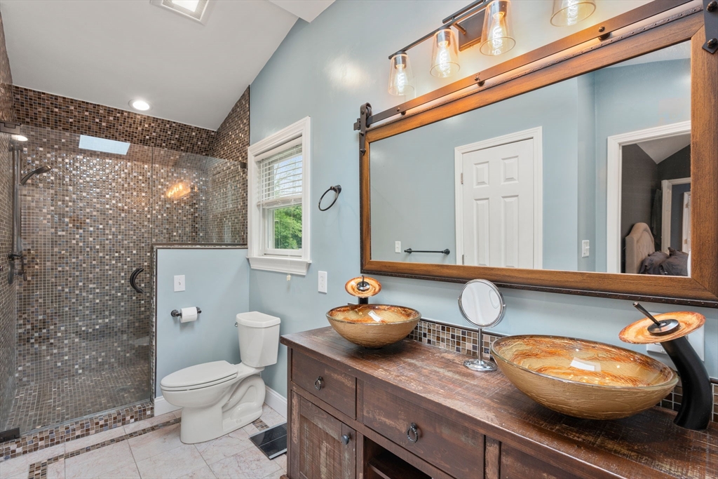 Wakefield, Massachusetts, 01880, United States, 5 Bedrooms Bedrooms, ,3 BathroomsBathrooms,Residential,For Sale,1837062