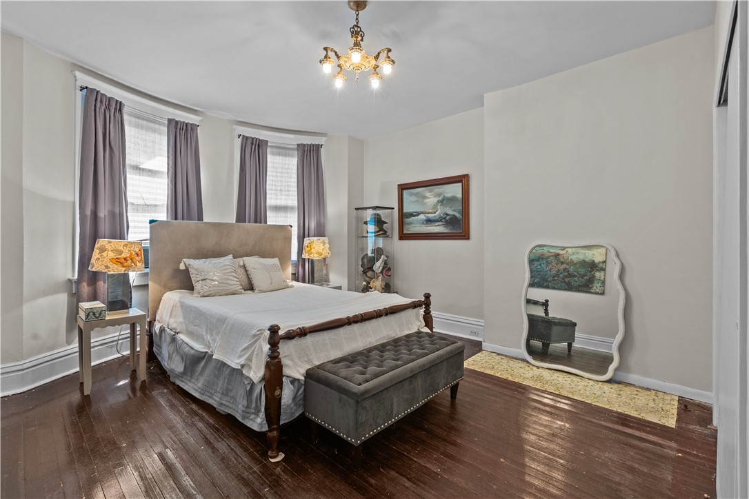 Point Breeze, Pennsylvania, 15206, United States, 6 Bedrooms Bedrooms, ,4 BathroomsBathrooms,Residential,For Sale,1828152