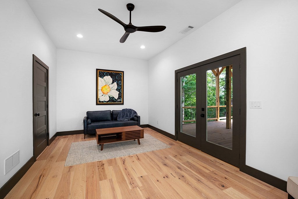Ellijay, Georgia, 30540, United States, 3 Bedrooms Bedrooms, ,3 BathroomsBathrooms,Residential,For Sale,1840350