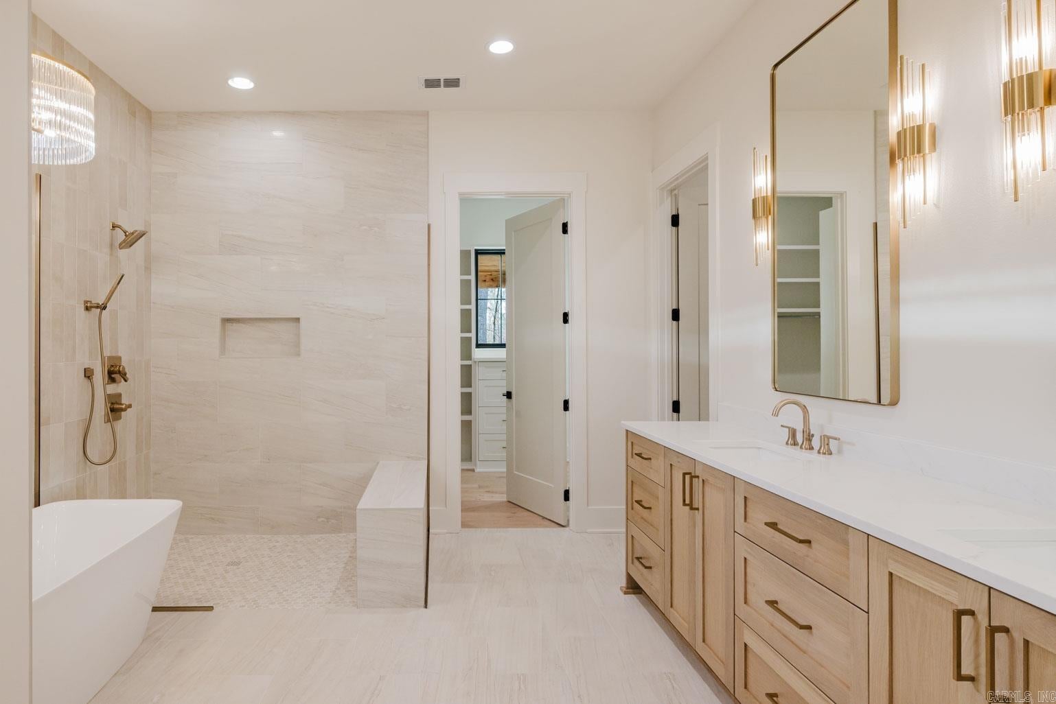 Benton, Arkansas, 72019, United States, 4 Bedrooms Bedrooms, ,4 BathroomsBathrooms,Residential,For Sale,2005771