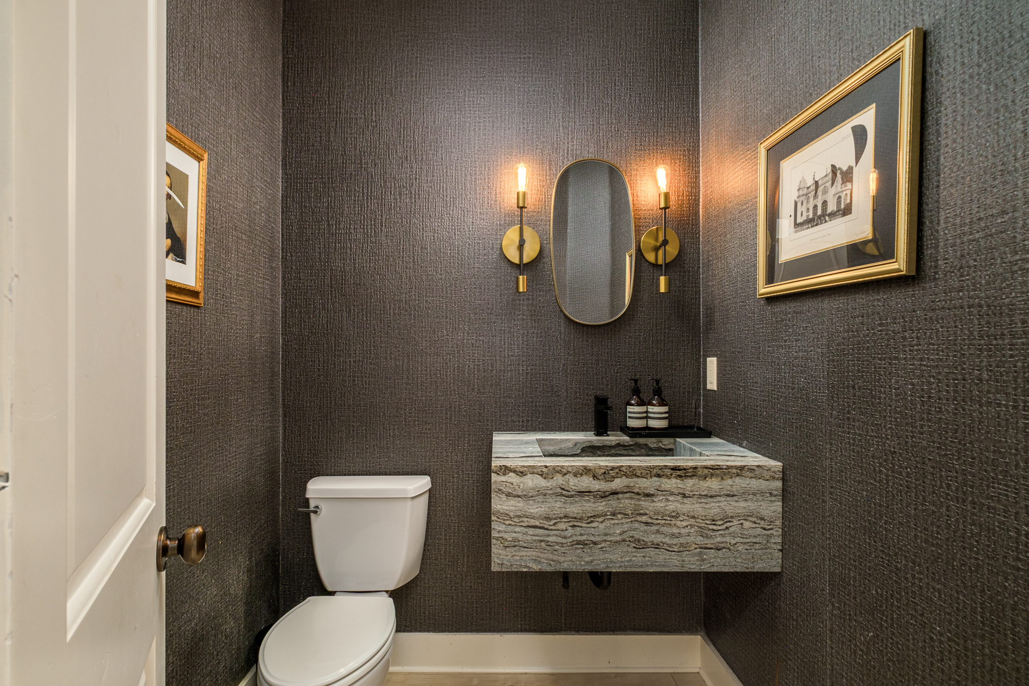  Beautifully Reimagined Residence In The Heart Of University Hills - 物件實景