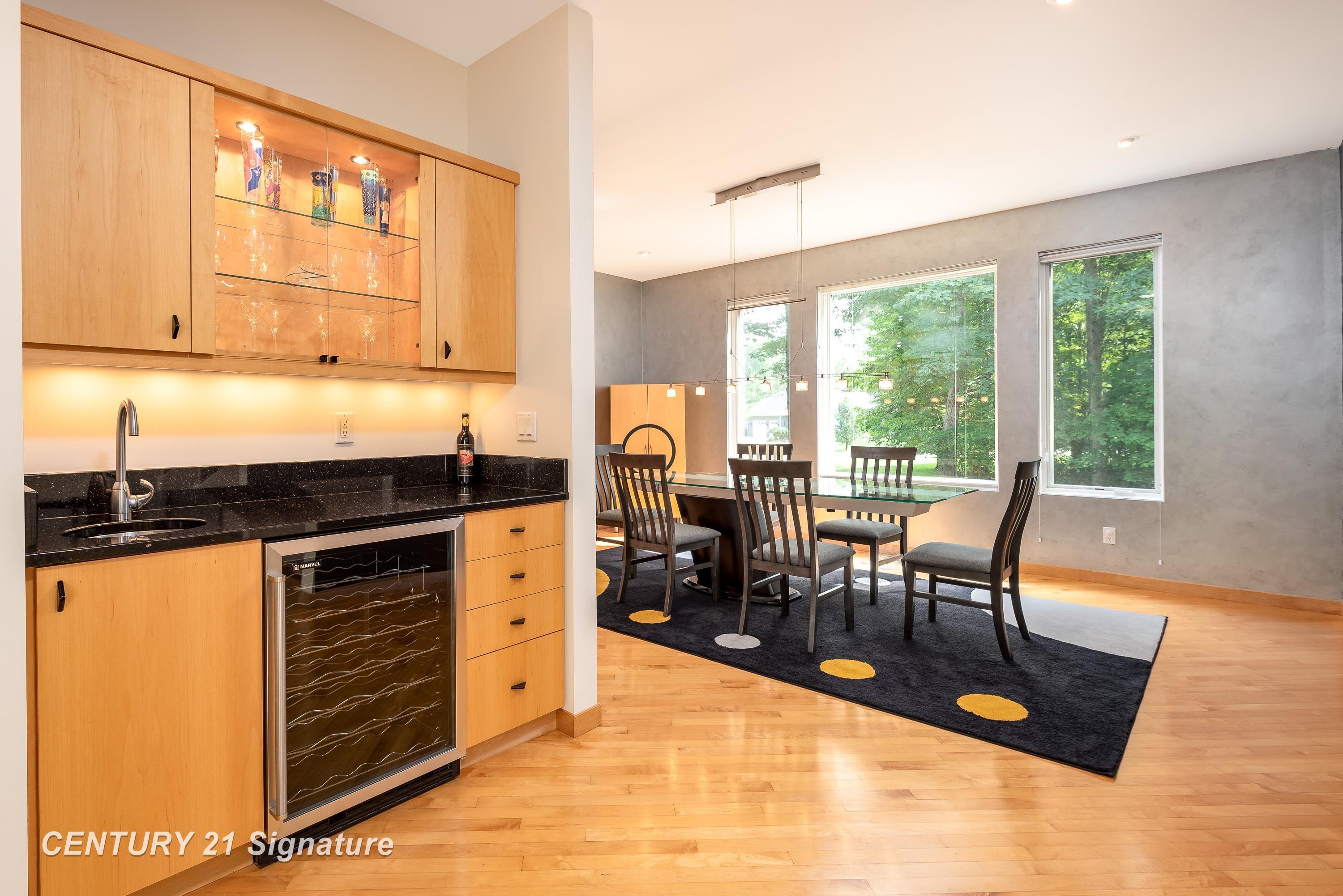 Midland, Michigan, 48642, United States, 4 Bedrooms Bedrooms, ,5 BathroomsBathrooms,Residential,For Sale,2019311