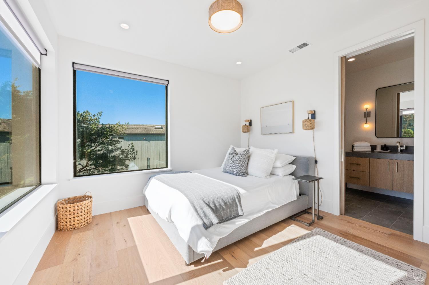 Bodega Bay, California, 94923, United States, 4 Bedrooms Bedrooms, ,5 BathroomsBathrooms,Residential,For Sale,1940250