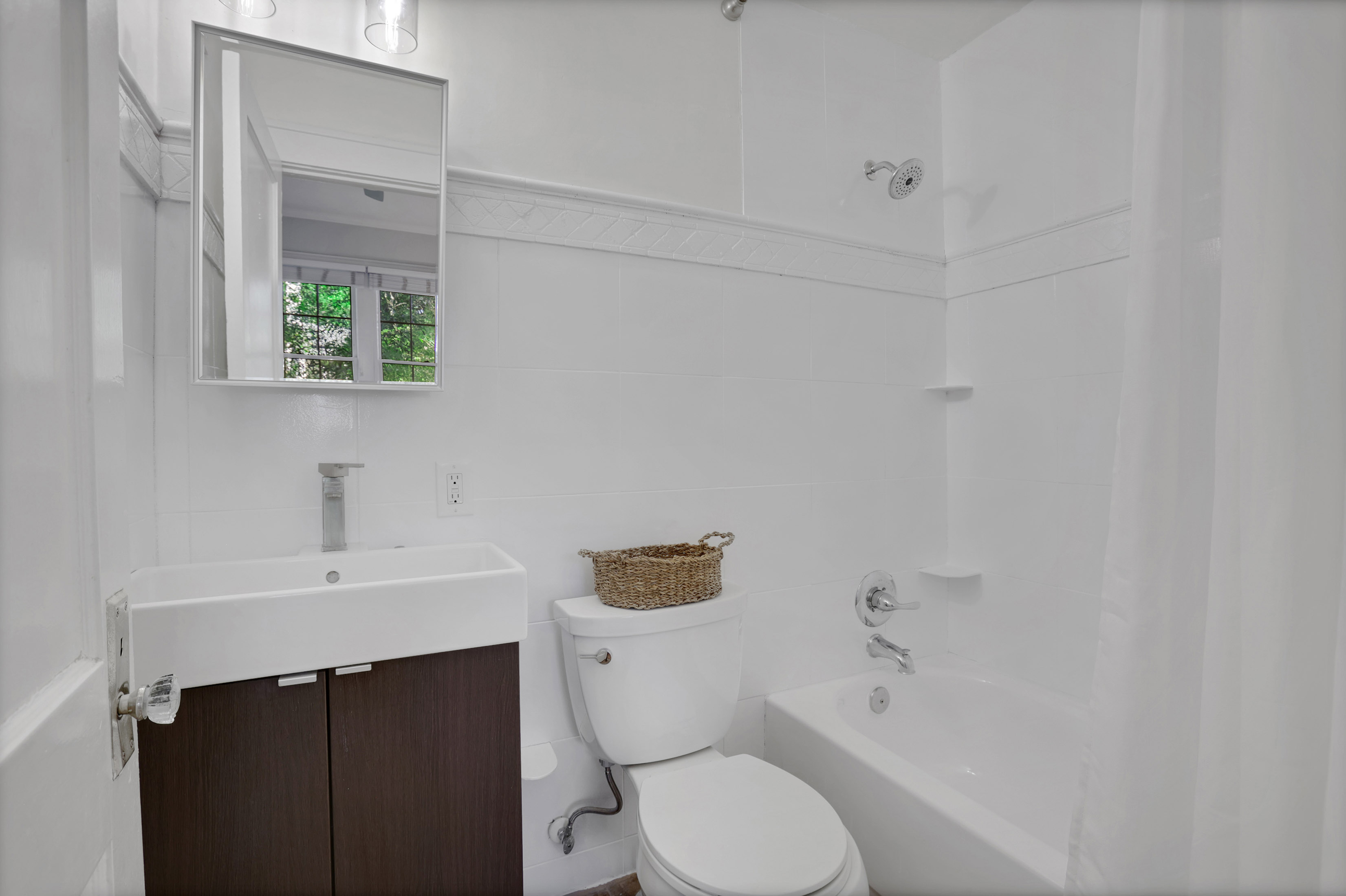  Morningside Living with Renovated Kitchen, Timeless Charm and Prime Location - 物件實景