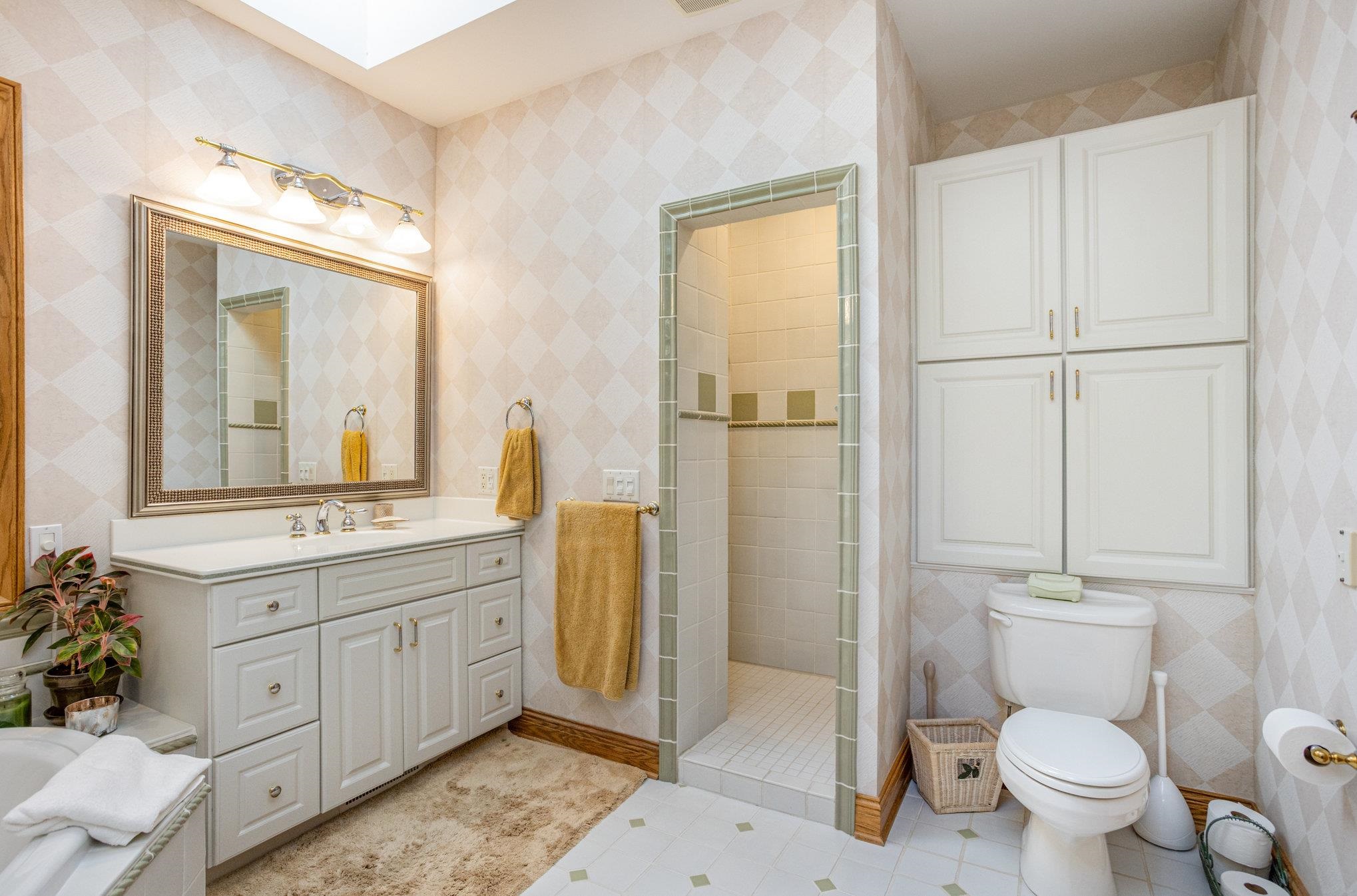 Bay City, Michigan, 48706, United States, 4 Bedrooms Bedrooms, ,5 BathroomsBathrooms,Residential,For Sale,1986135