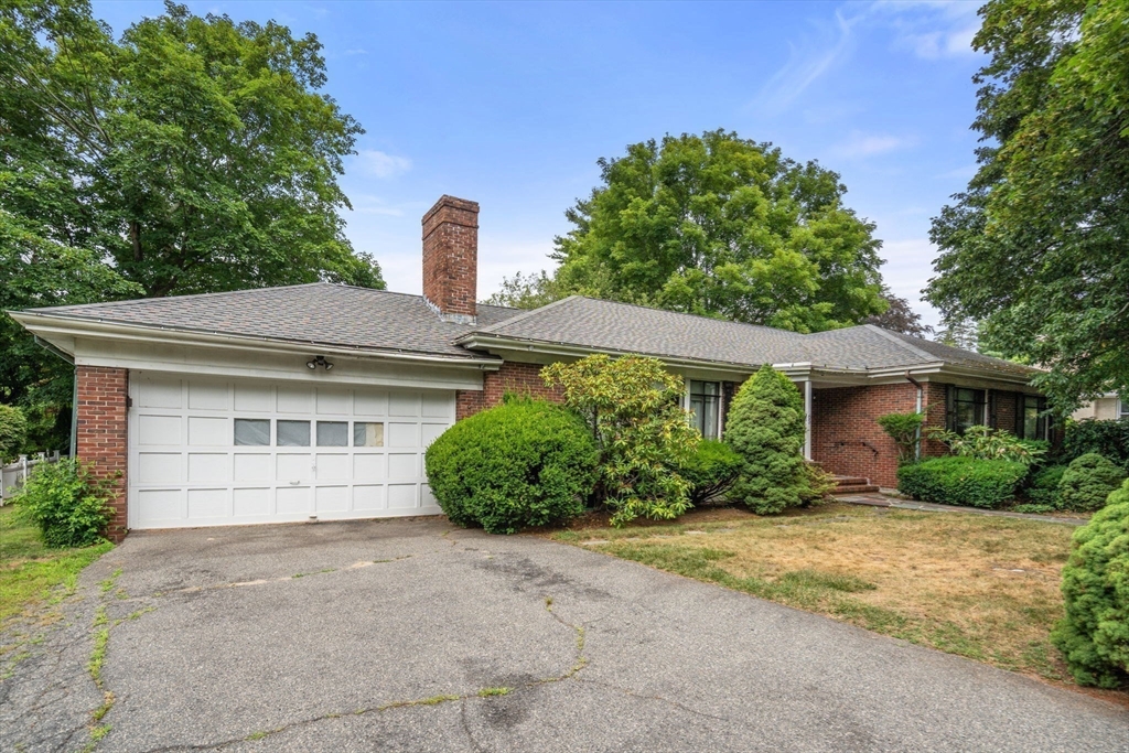 Brookline, Massachusetts, 02467, United States, 4 Bedrooms Bedrooms, ,3 BathroomsBathrooms,Residential,For Sale,1890241