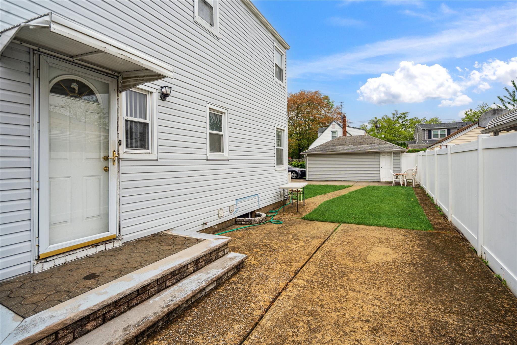 New Hyde Park, New York, 11040, United States, 3 Bedrooms Bedrooms, ,3 BathroomsBathrooms,Residential,For Sale,1804080