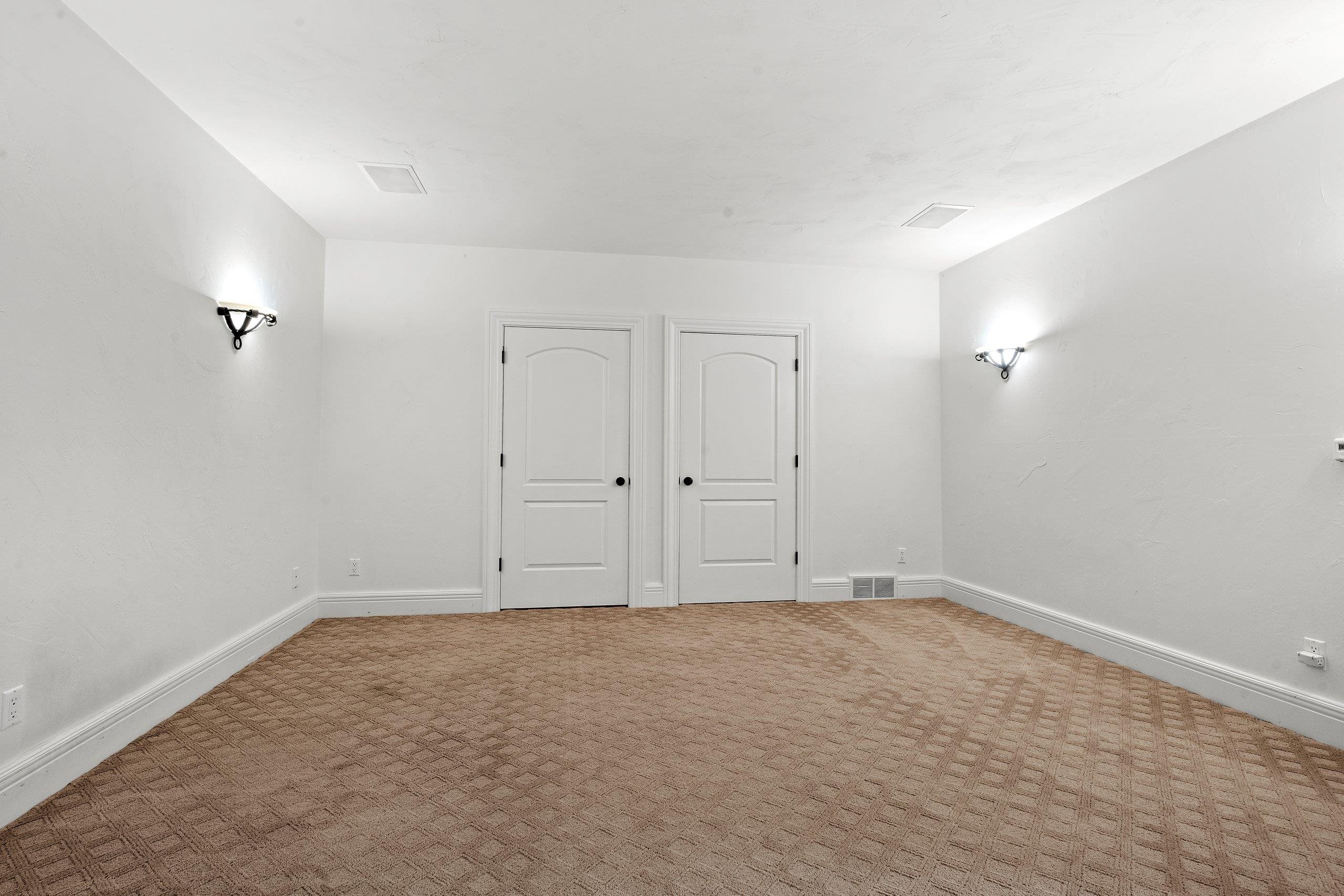 MENASHA, Wisconsin, 54952, United States, 6 Bedrooms Bedrooms, ,5 BathroomsBathrooms,Residential,For Sale,1994548