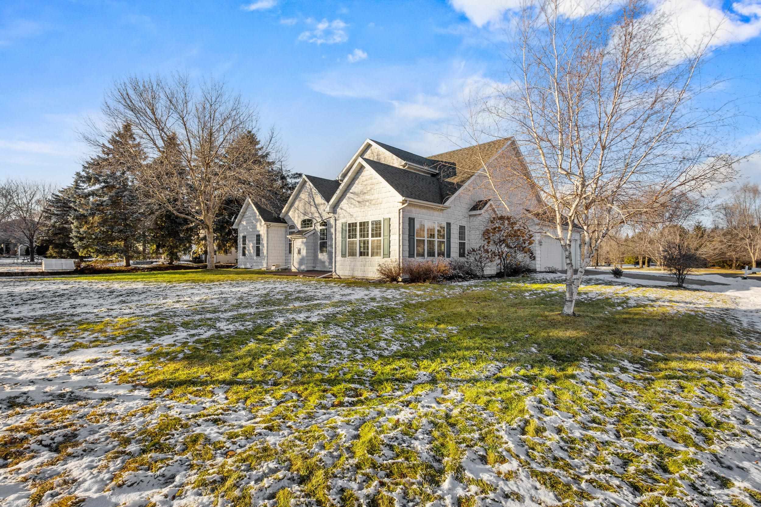 Neenah, Wisconsin, 54956, United States, 4 Bedrooms Bedrooms, ,4 BathroomsBathrooms,Residential,For Sale,2009694