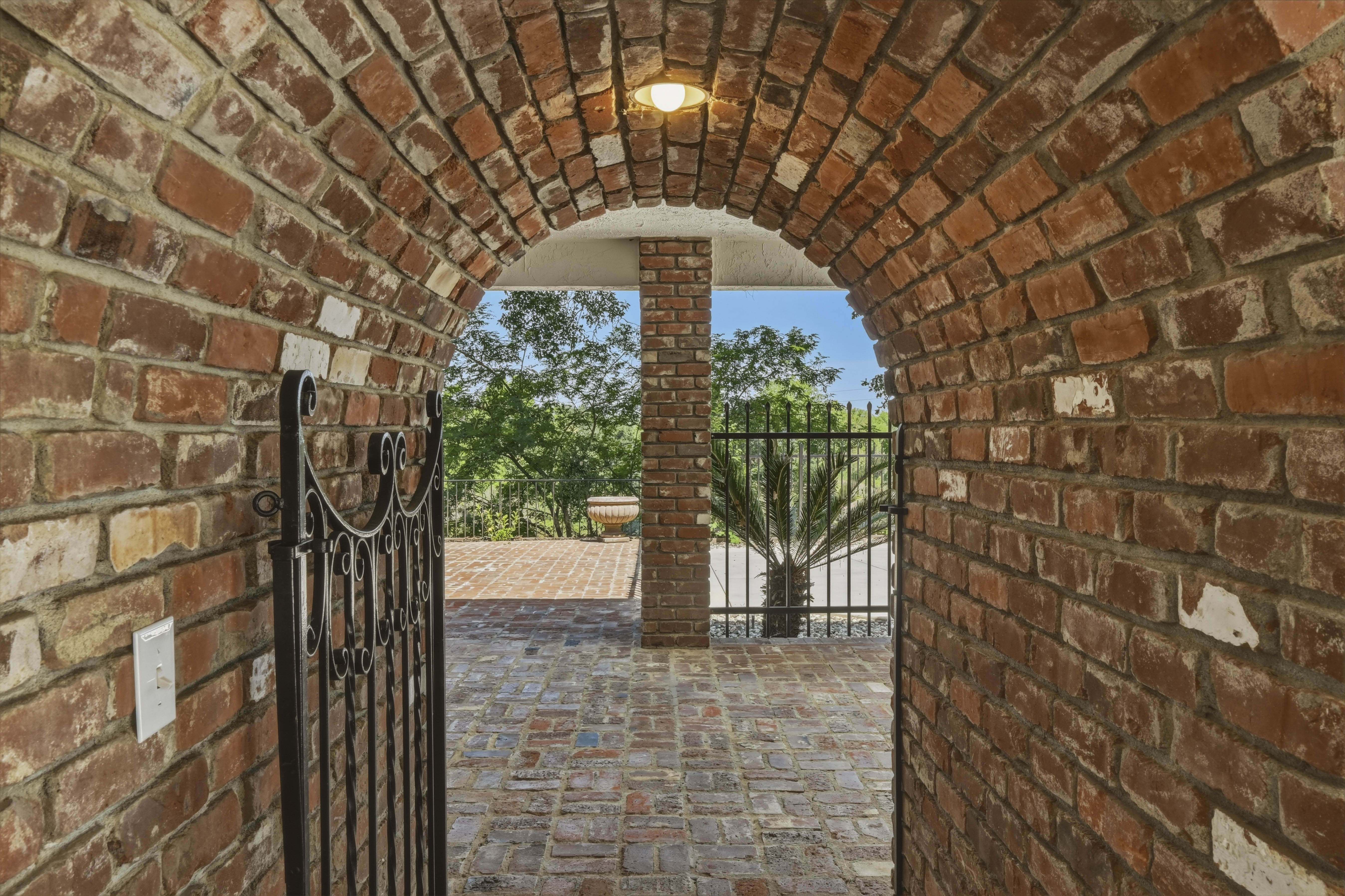  9815 Mira Del Rio Drive, Sacramento, CA 95827 - 物件實景