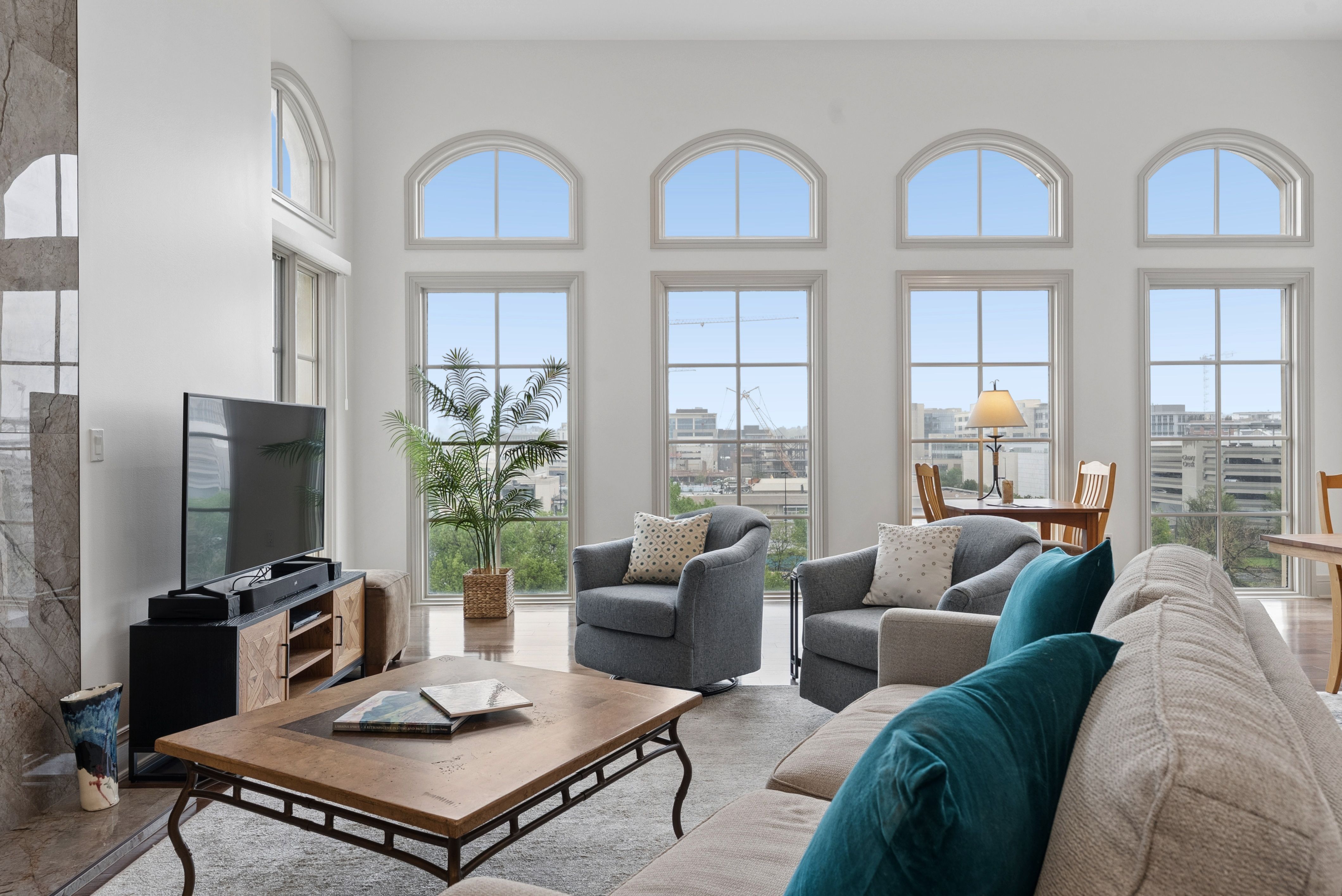  Beautifully Updated Penthouse Residence In The Heart Of Cherry Creek - 物件實景