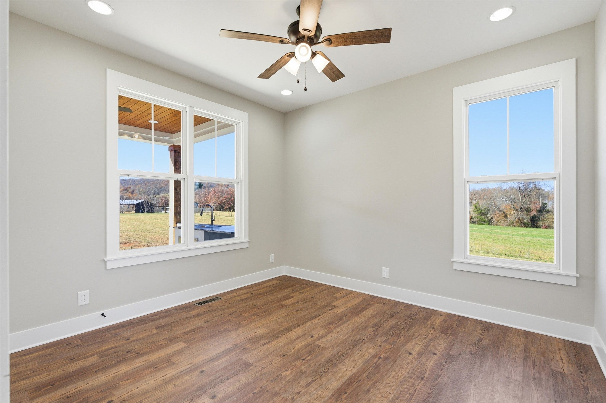 McMinnville, Tennessee, 37110, United States, 3 Bedrooms Bedrooms, ,2 BathroomsBathrooms,Residential,For Sale,2006562